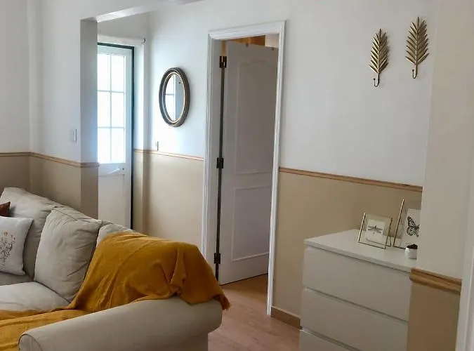 Break-quiet House With Private Patio * Torres Vedras