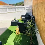 Σπίτι διακοπών Break-quiet House With Private Patio