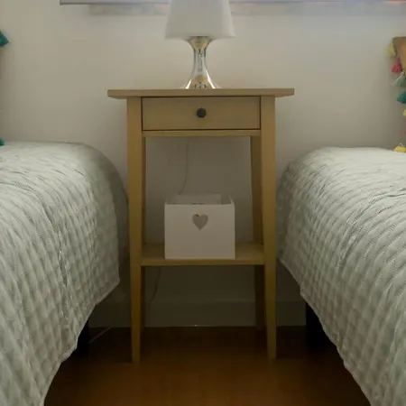 City Break-Quiet House With Private Patio בית נופש *