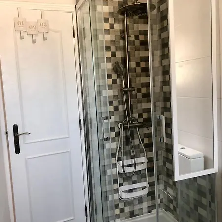 בית נופש City Break-Quiet House With Private Patio *