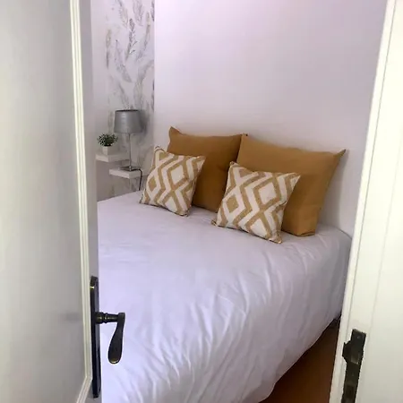 City Break-Quiet House With Private Patio 펜션