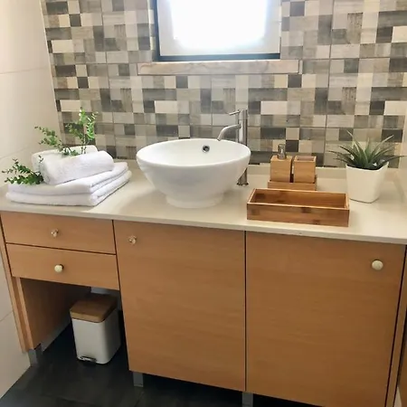 City Break-Quiet House With Private Patio * 토레스베드라스