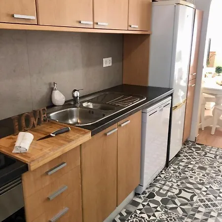 בית נופש City Break-Quiet House With Private Patio *
