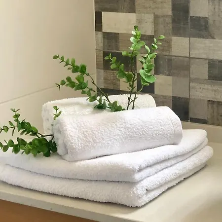 펜션 City Break-Quiet House With Private Patio *