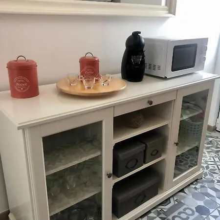 City Break-Quiet House With Private Patio *