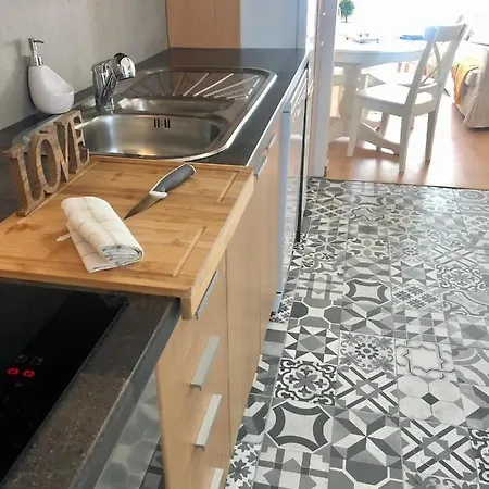 City Break-Quiet House With Private Patio בית נופש טורס ודראס