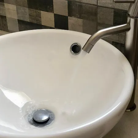 City Break-Quiet House With Private Patio