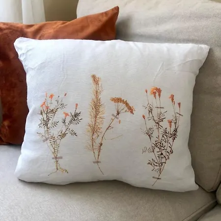 City Break-Quiet House With Private Patio 펜션 *