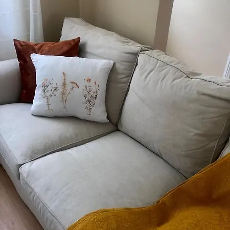 City Break-Quiet House With Private Patio