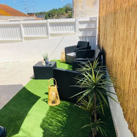 בית נופש City Break-Quiet House With Private Patio