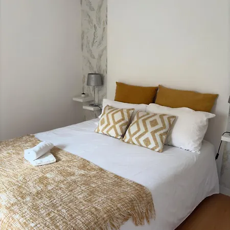 City Break-Quiet House With Private Patio