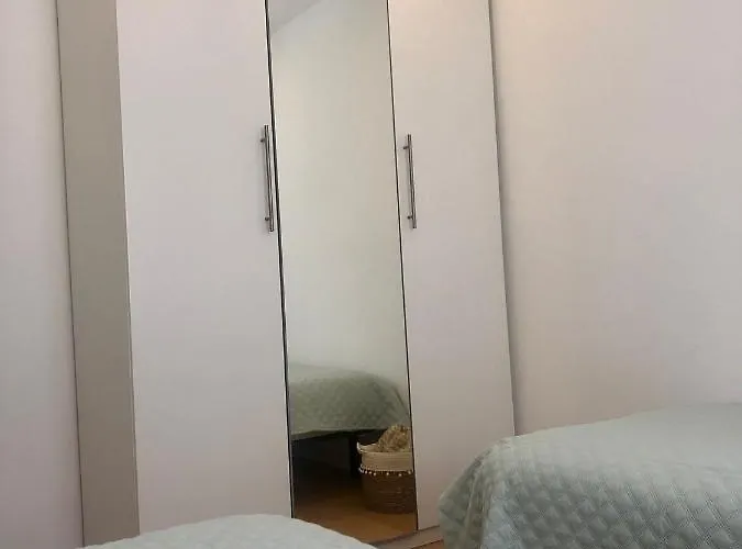 Break-quiet House With Private Patio Semesterbostad Torres Vedras