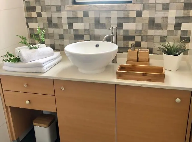 Break-quiet House With Private Patio * Торреш-Ведраш