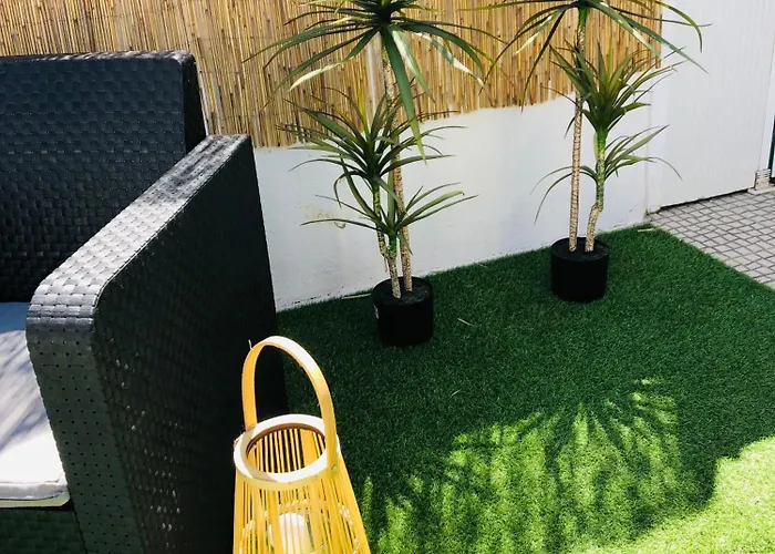 Дом отдыха Break-quiet House With Private Patio